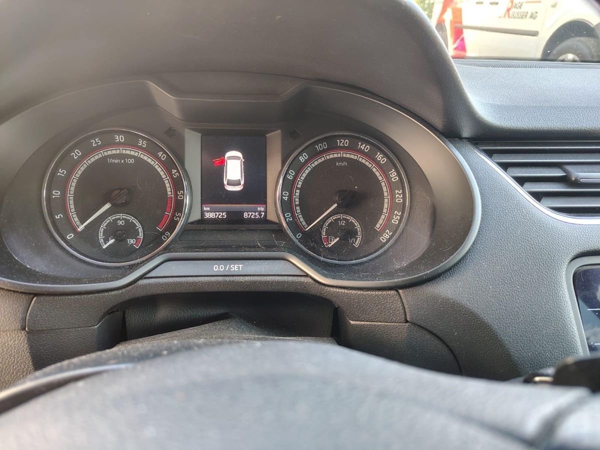 Skoda Automobili: Skoda Octavia RS Combi 2.0 TDI DSG – Difettoso da Urtenen-Schönbühl venduto da daremare 5