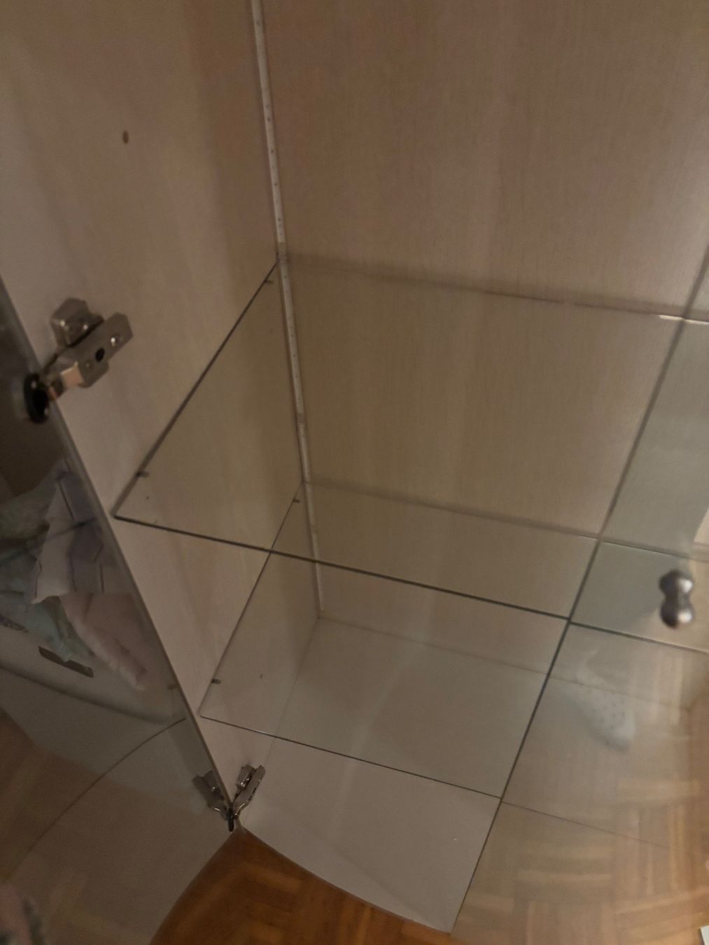 Vetrine: Glasvitrine mit Beleuchtung hellgrau – Usato da Altstätten SG venduto da jen_5sms 4