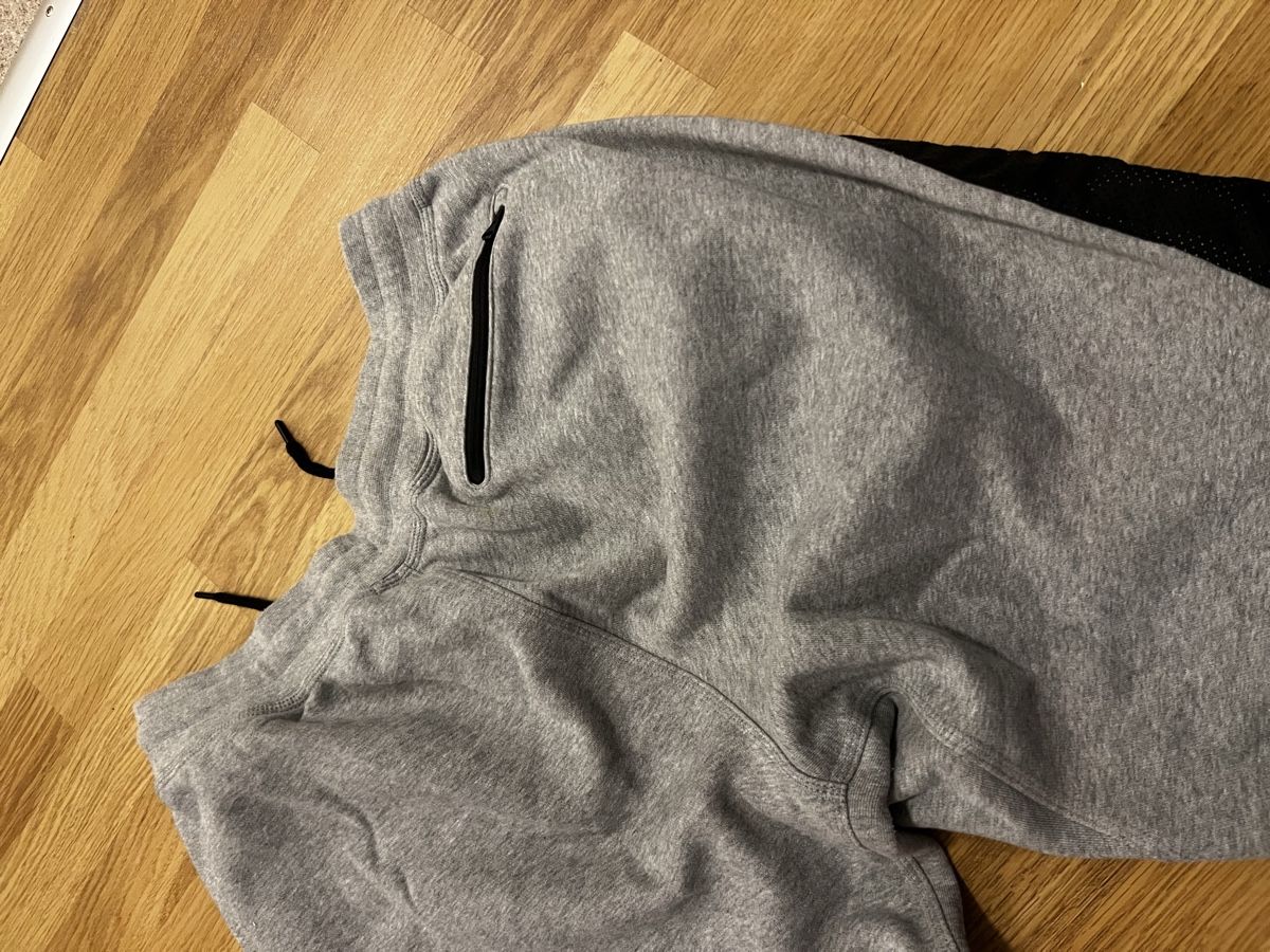 Nike Pantaloni: Nike Trainerhosen, Herren oder Unisex ca. Gr.L – Usato da Ostermundigen venduto da s_jaja 3