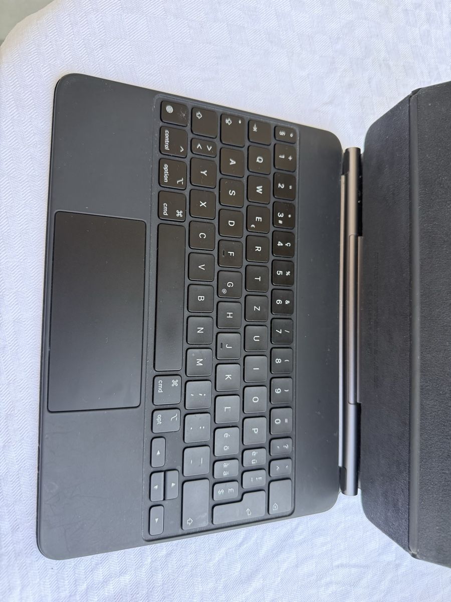 Apple Tastiere: Apple Magic Keyboard for iPad Pro 11-inch 2nd Gen – Usato da Kriens venduto da wickjulian 1