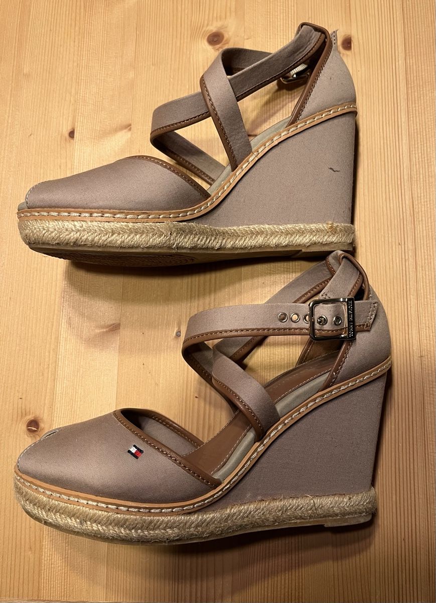 Tommy Hilfiger Damenschuhe: Schuhe – Neu (gemäss Beschreibung) aus hagneck von SurvivalDog 1