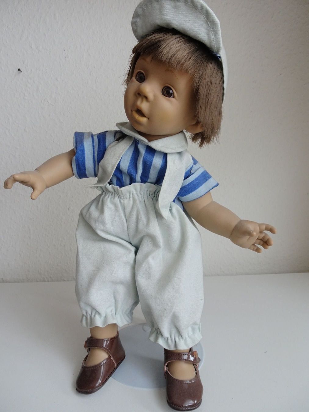 Bambole: Künstlerpuppe "Lausbub" m. Mütze – Nuovo (secondo la descrizione) da Luzern venduto da adonairo
