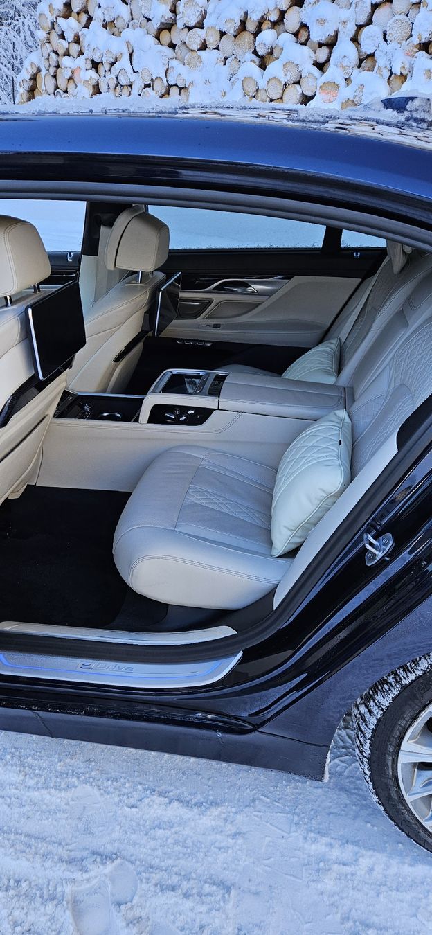 BMW Automobili: BMW 740LE Xdrive – Usato da Rougemont venduto da 911__ 2