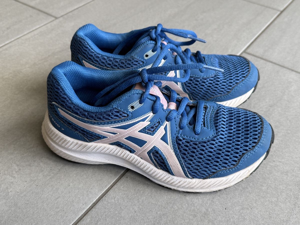 Asics Schuhe für Mädchen: Asics Turnschuhe Grösse 33.5 – Gebraucht aus Mägenwil von Bienchen8 1