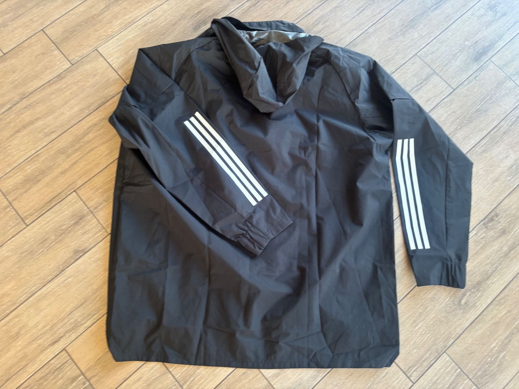 Adidas Giacche: 2XL_adidas raincoat NEW_LP 160 CHF – Nuovo e nell'imballaggio originale da Versegeres venduto da kista 1