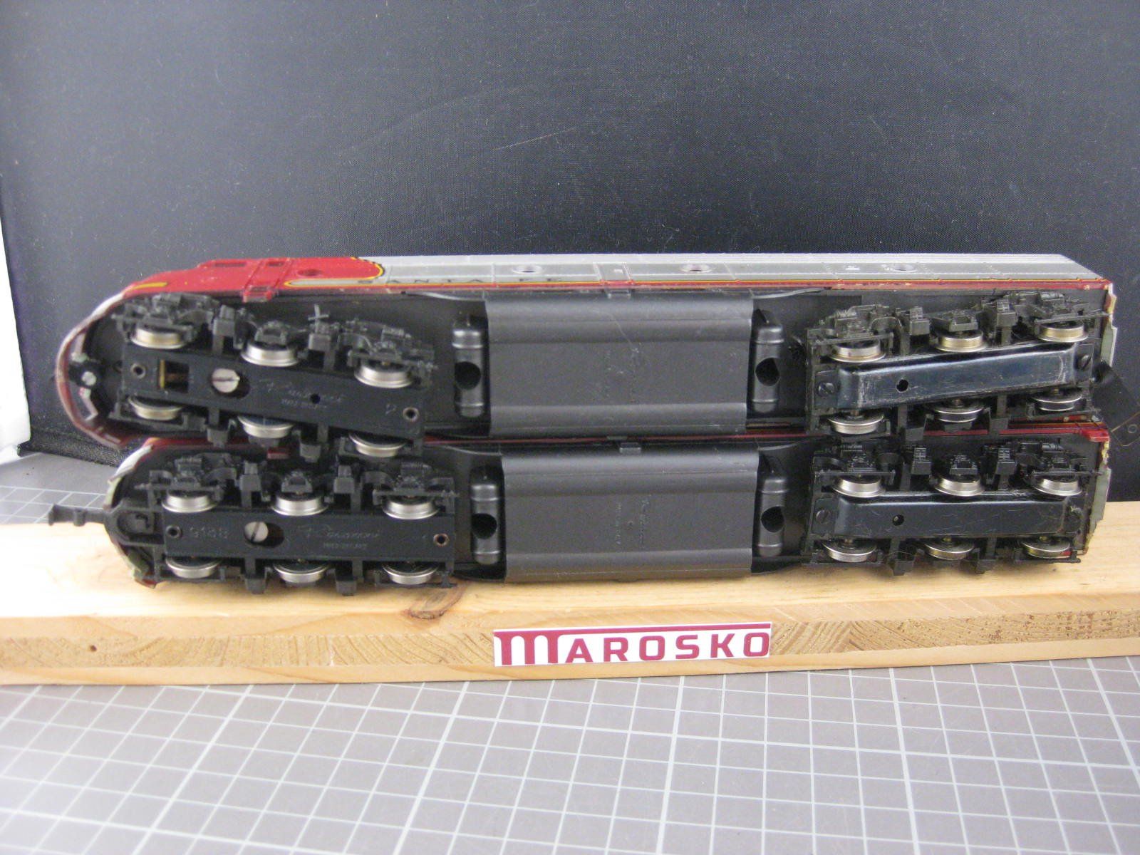 Rivarossi Modelleisenbahnen: Rivarossi Santa Fe Doppel Lokomotive, DC – Gebraucht aus Malters von Marosko 4