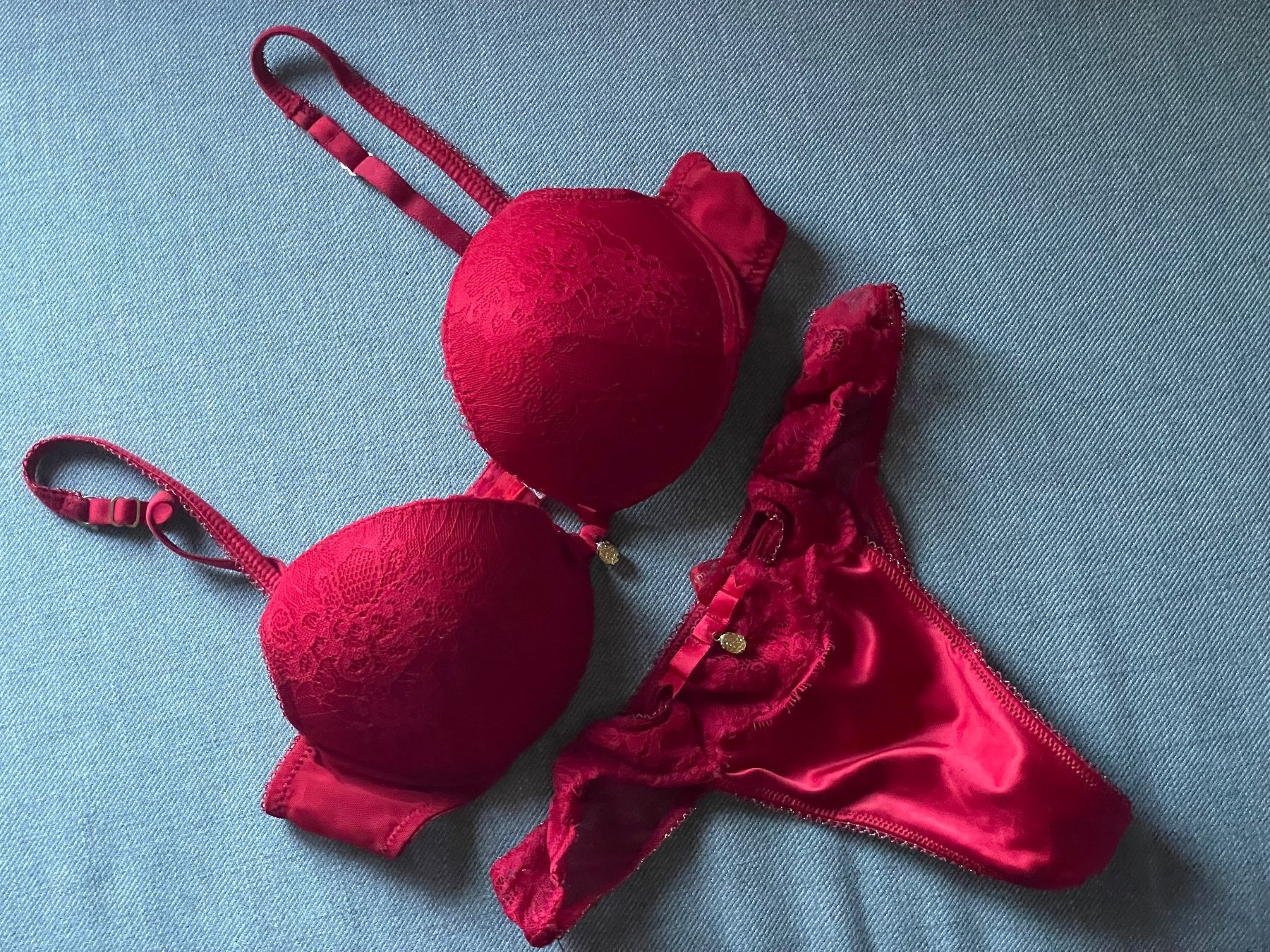 Intimissimi Altra biancheria intima: Intimissimi BH 80 B+ String Rot M – Usato da St. Moritz venduto da hdj_dd7v