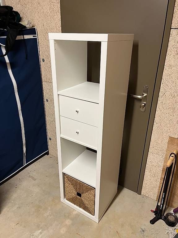 Regale: Ikea KALLAX Gestell mit Einsätzen – Gebraucht aus Zürich von romandiener 1