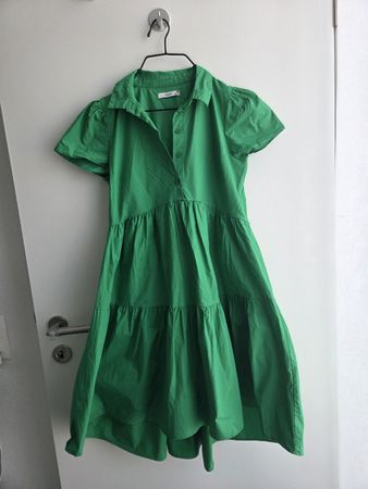 Schönes Kleid in knalligem Grün Gr. 36