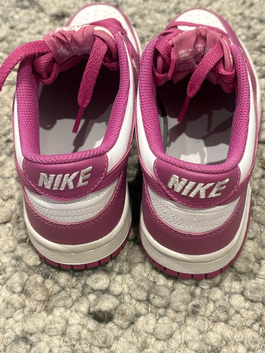 Nike Herrenschuhe: Chaussures Nike rose – Neu (gemäss Beschreibung) aus Mont-sur-Lausanne von Julie_cty 2