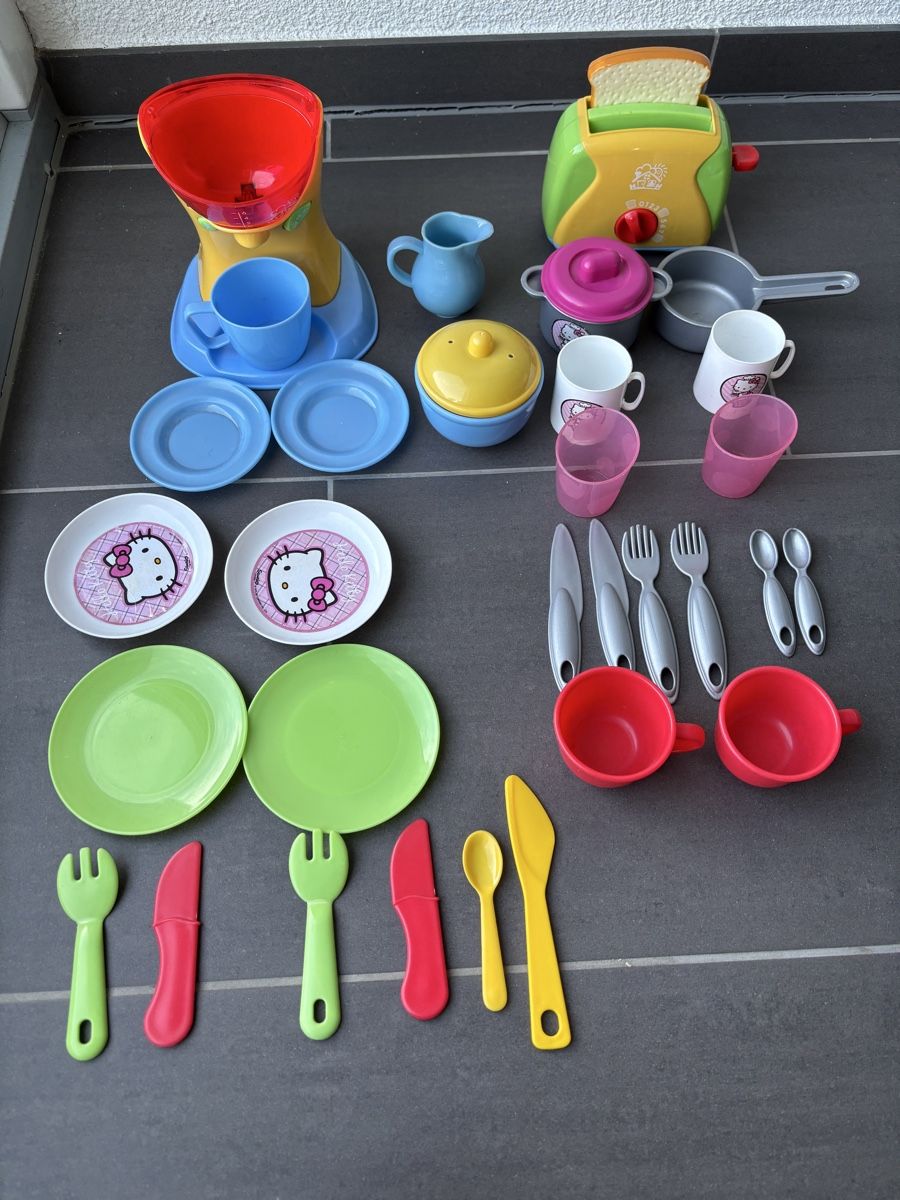 Hello Kitty Spielzeuge: Cuisine Hello Kitty + Accessoires – Gebraucht aus Reconvilier von Audrey_11 2