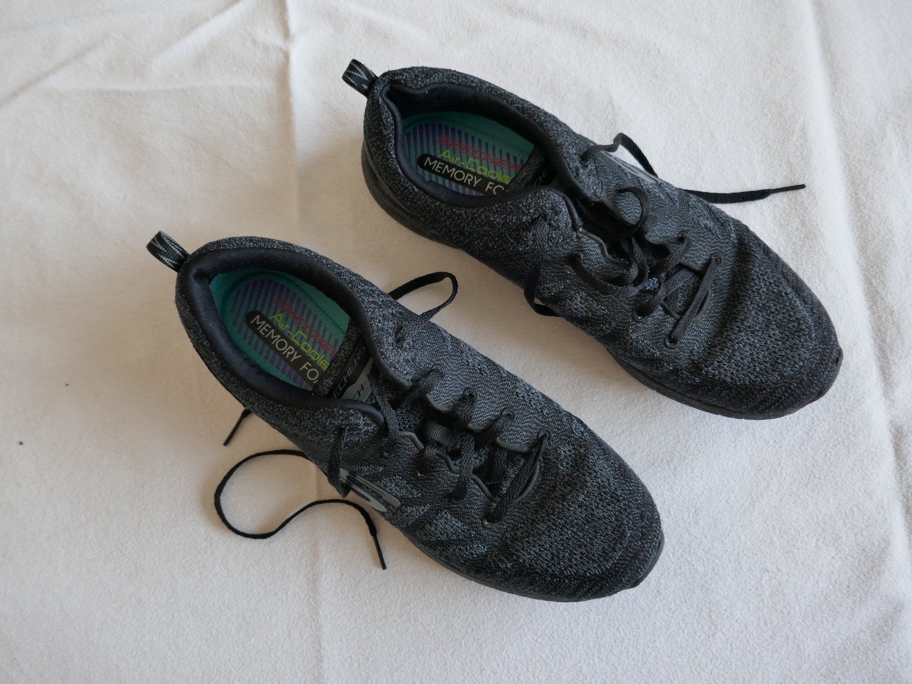 Skechers Herrenschuhe: SKECHERS in dunkelgrau/schwarz – Gebraucht aus Volketswil von Cobra22