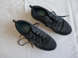 Neuwertig !  SKECHERS in dunkelgrau/schwarz