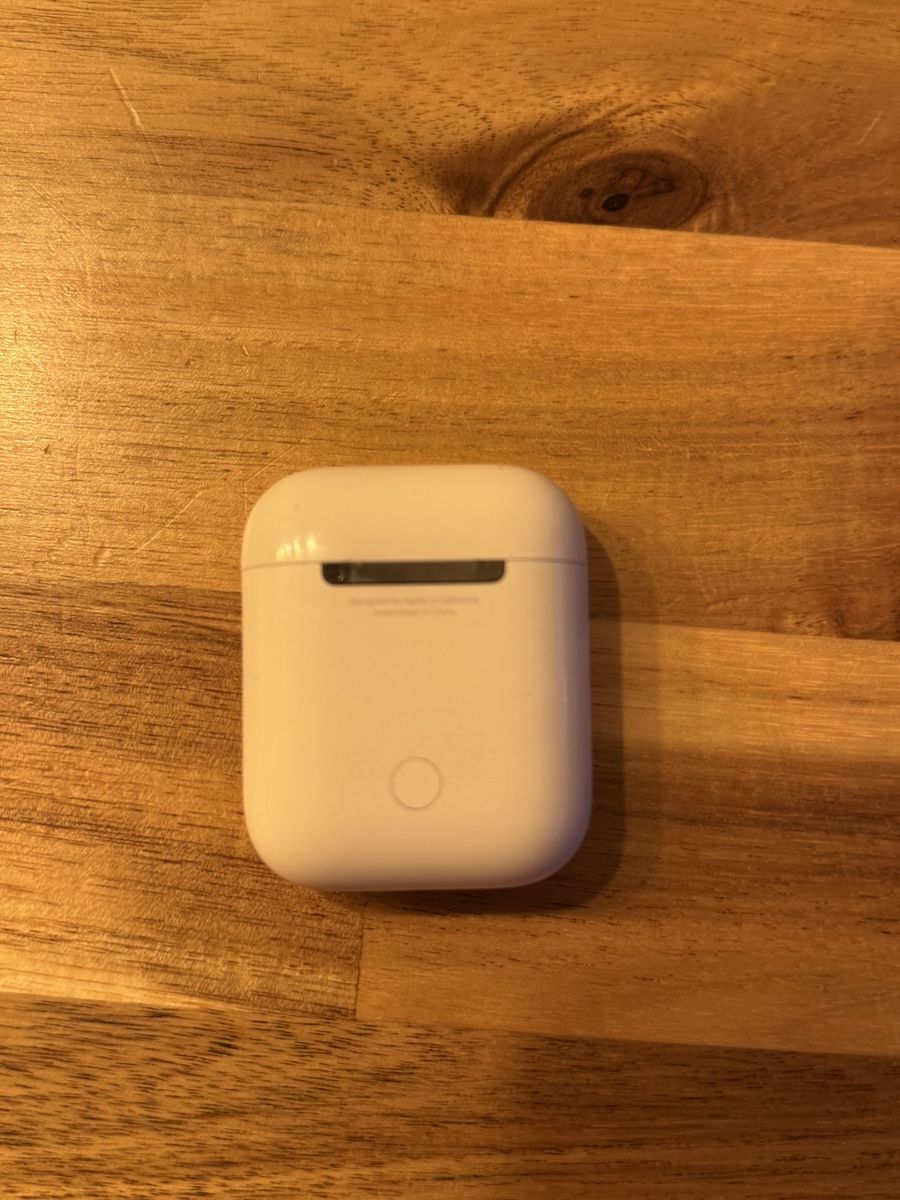 Apple Casques audio: Apple AirPods 2. Generation mit Ladecase weiss – D'occasion à Wabern par ama_kp7r 2