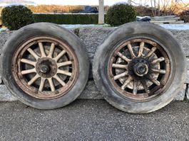 Alte Cadillac Holzspeichen-Räder