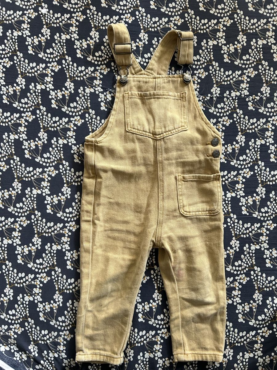 Tute: Salopette jaune taille 86 – Usato da Lausanne venduto da SaraSkjellaug