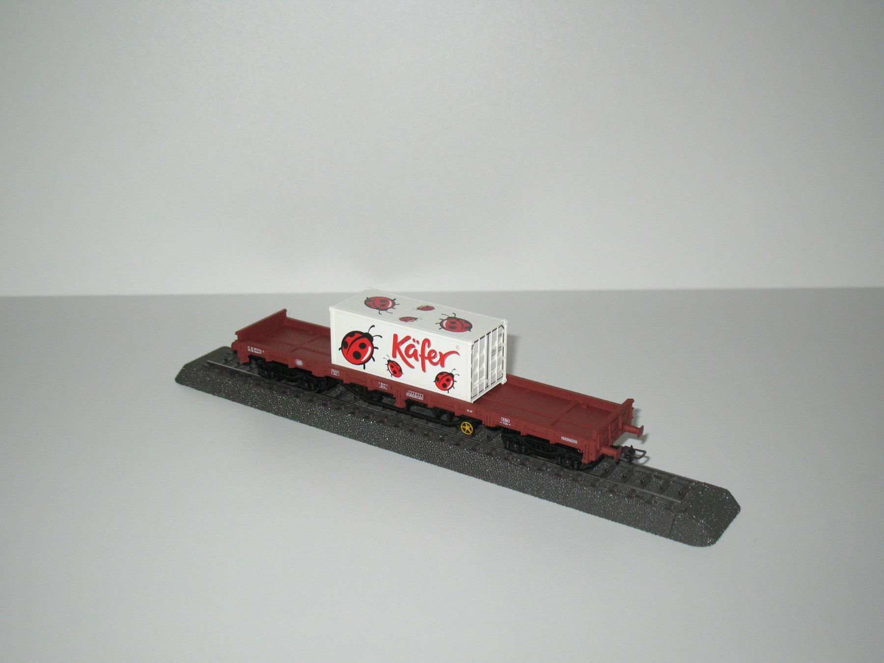 Roco Modellini di ferrovie: Flachwagen mit Container "Käfer" in H0= von Electrotren – Usato da Ettiswil venduto da Caapraibex 4