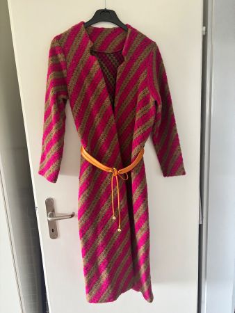 Schöner langer Strickmantel