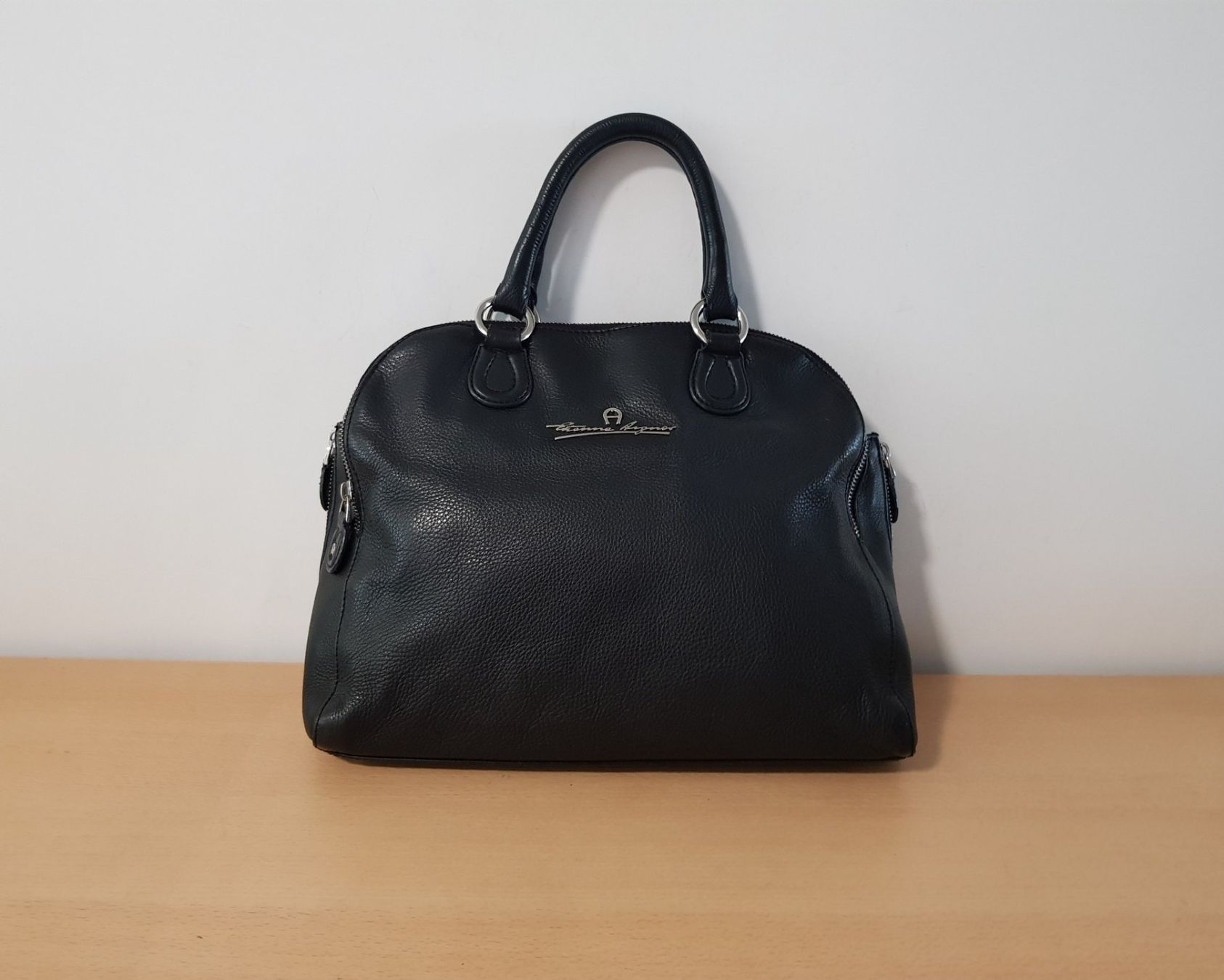 Aigner Borse da donna: Aigner Leder Handtasche Schwarz – Usato da Basel venduto da fafa68