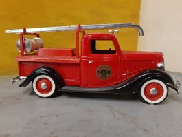Camion pompier Solido, Ford V 8