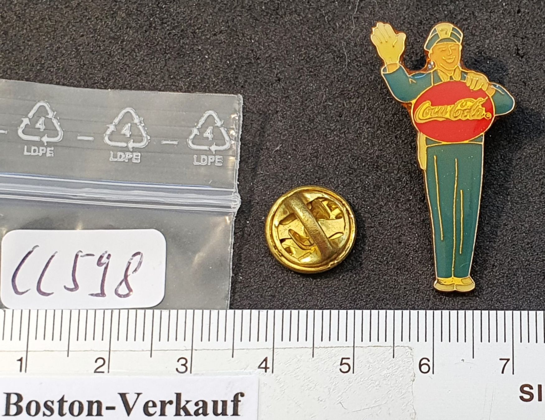 Coca-Cola Placchette & Badge: CC598 - Pin Coca Cola Getränke Mann – Usato da Reinach BL venduto da Boston-Verkauf 1