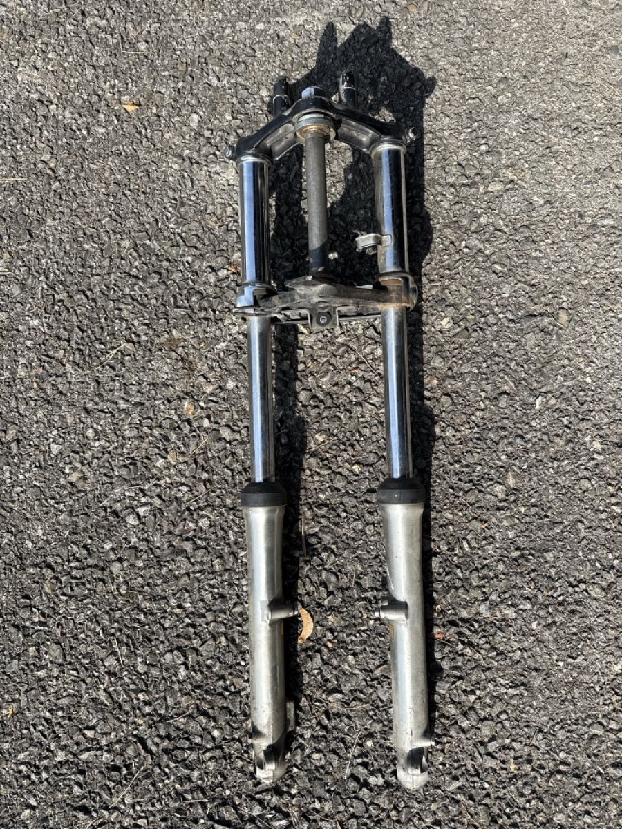 Honda Toutes les pièces détachées moto: Fourche Honda CM 250 – D'occasion à Bouveret par vit_br9v 1