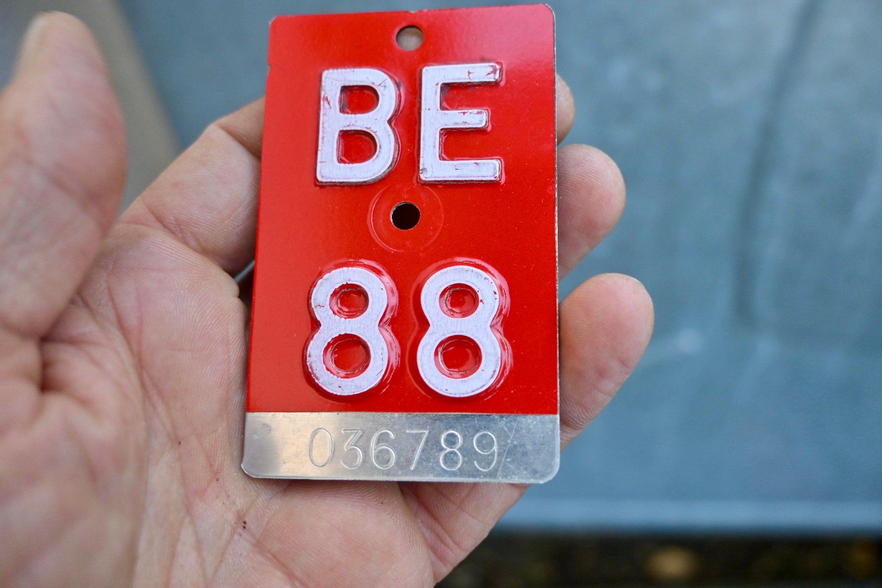 Insegne: Velonummer BE von 1988 - Bern – Usato da Pfaffhausen venduto da mono_rec 5