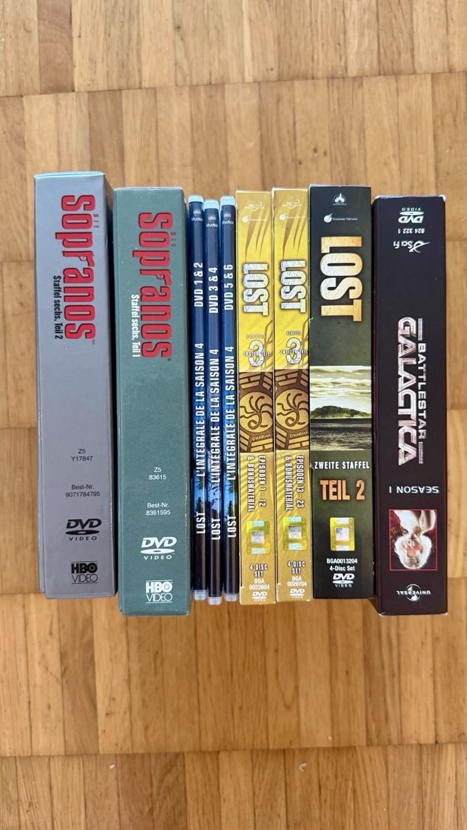 Tutti i DVDs: Diverse DVD‘s Serien  – Usato da Niederglatt ZH venduto da Bluevortex
