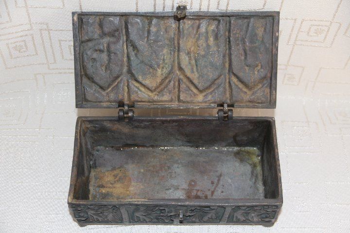 Truhen: Grande   antique  coffret en bronze . – Gebraucht aus Praz (Vully) von pikuluka1 7