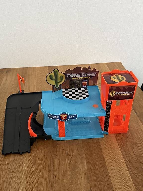 Jouets: Garage – D'occasion à Dübendorf par Ang_Dam