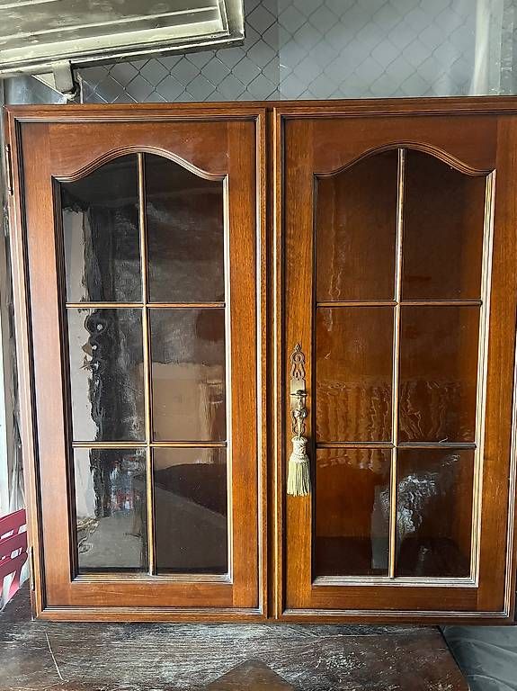Vetrine: Schöne Vitrine Antik aus Massivem Holz  – Usato da St.Gallen venduto da Piran65