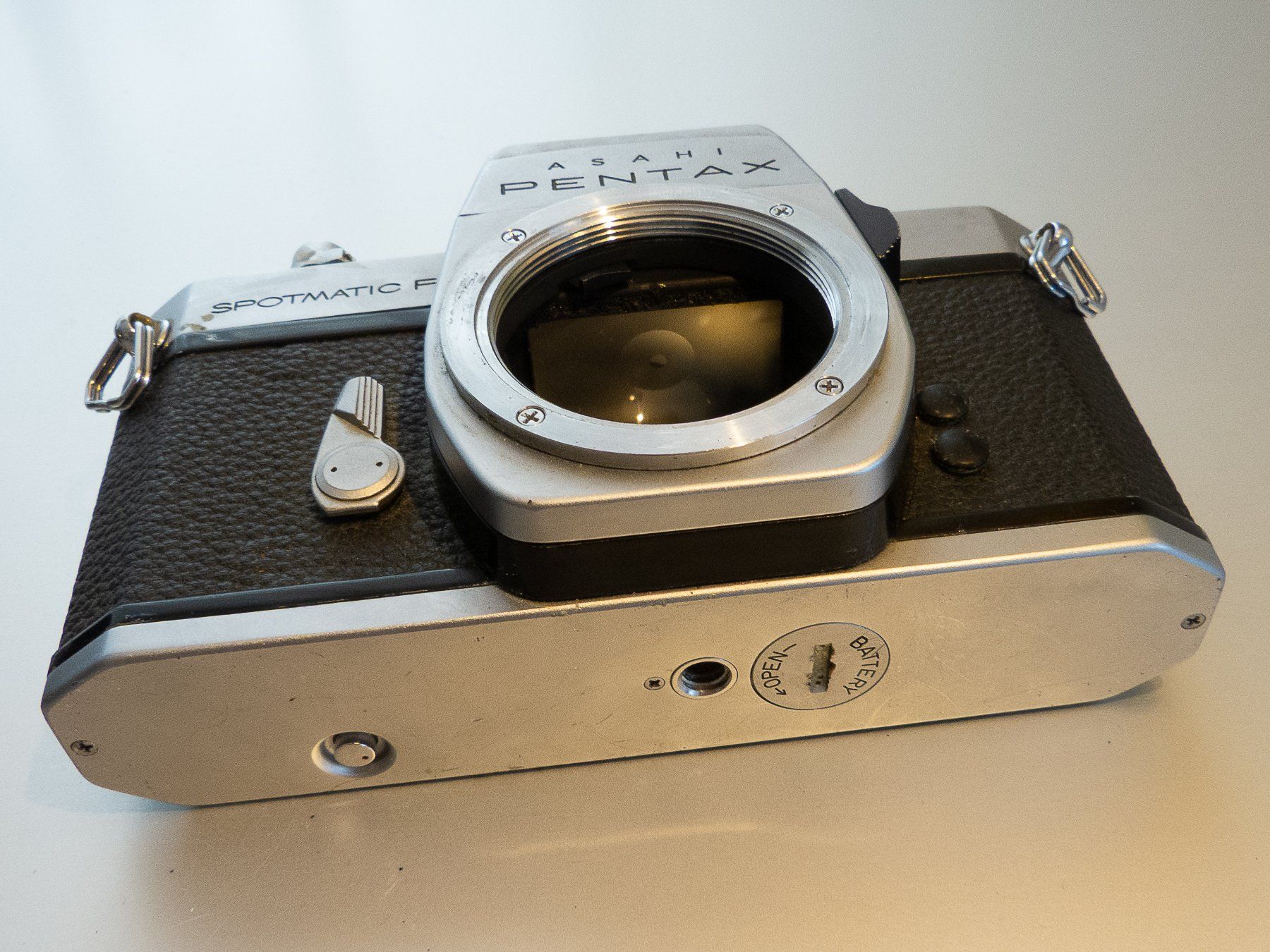 Pentax Fotocamera: Ashai Pentax Spotmatic F mit 2 Objektiven – Usato da St.Gallen venduto da migi001 3