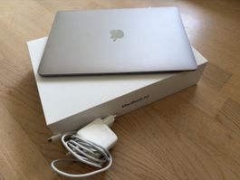 APPLE MacBook Air (13.3", Apple M1), 8 GB RAM, 256 GB SSD