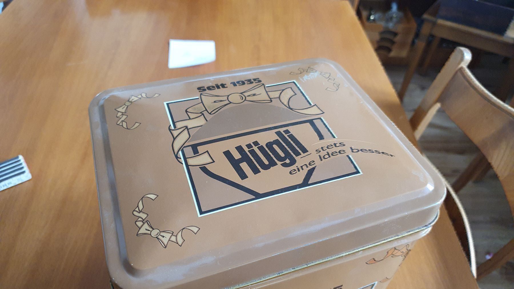 Tabacchi: Schöne Blechdosen Hügli – Usato da Flawil venduto da Naphtali 3
