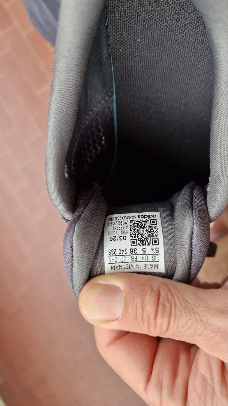 Adidas Chaussures femmes: scarpe Adidas – D'occasion à Ascona par Artik3 4