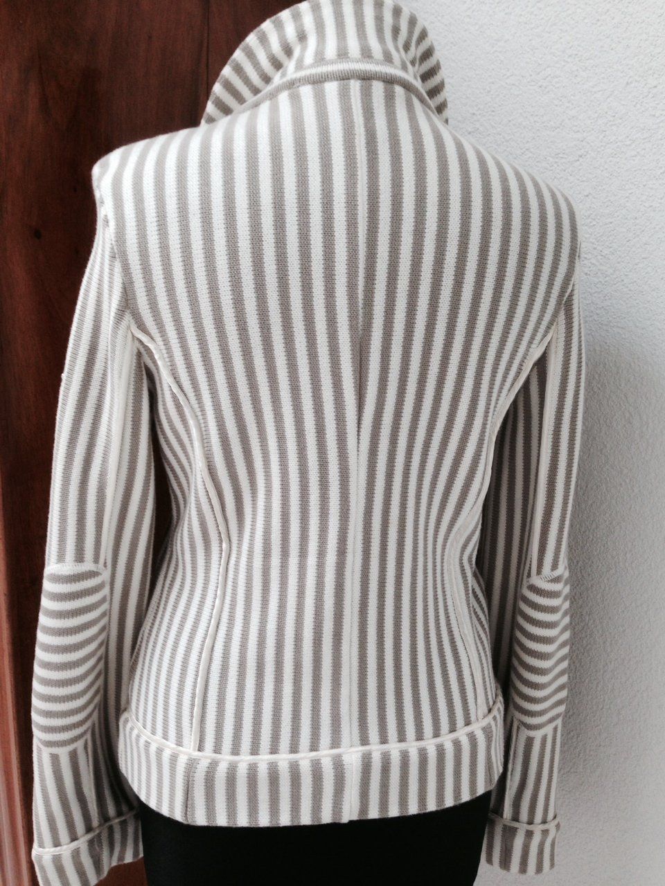 Giacche: Blazer Jacke Oberteil 36 eiszeit creme/t – Usato da Glattpark (Opfikon) venduto da Pangie 2