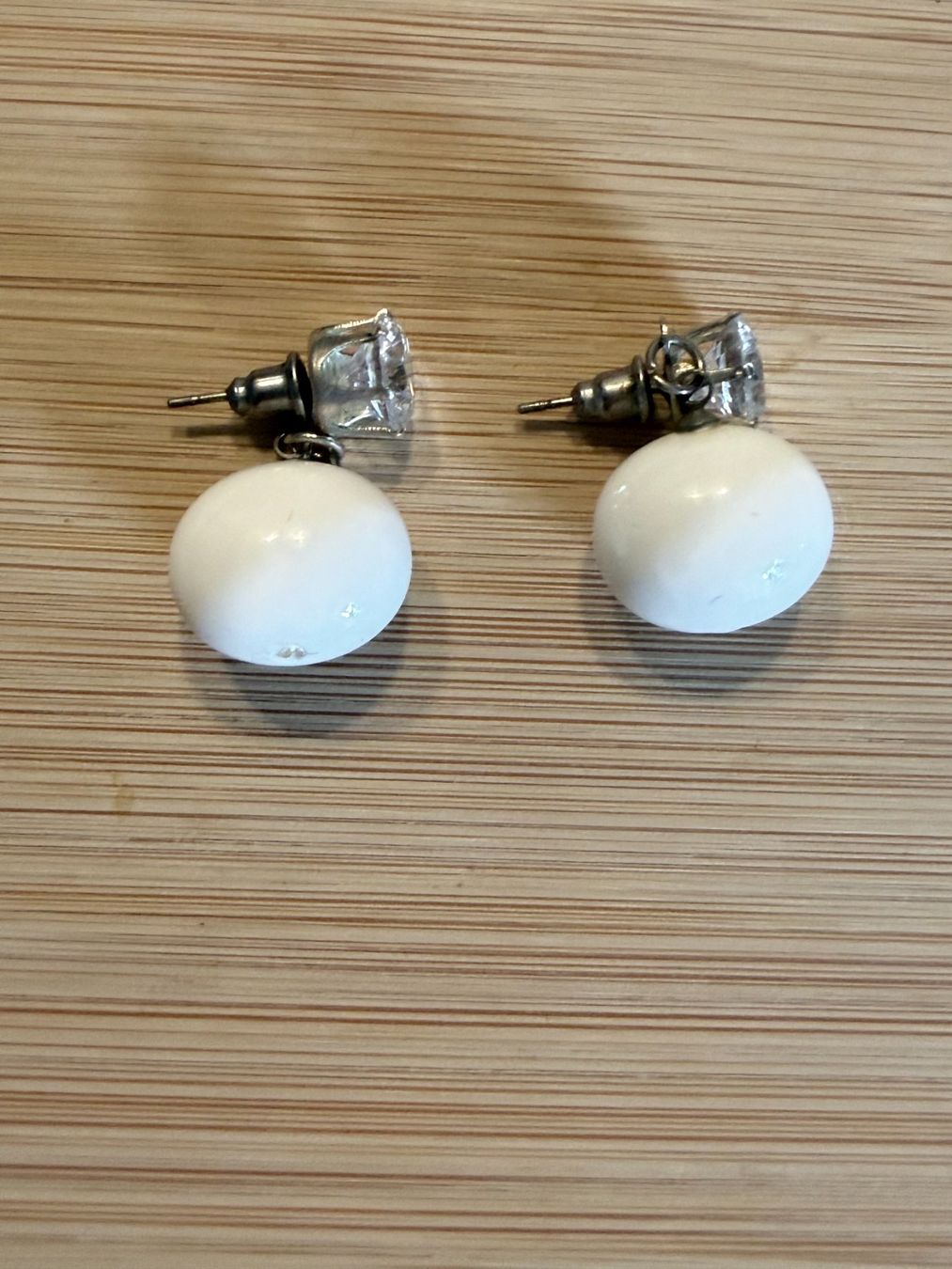 Ohrringe & -stecker: Modeschmuck - Ohrstecker mit weisser Perle – Gebraucht aus Basel von zukk_ 1
