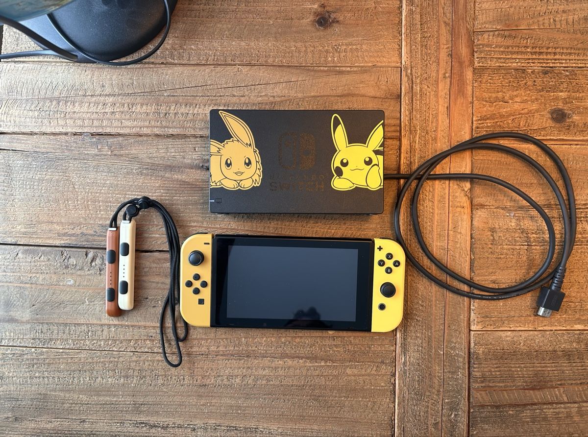 Nintendo Console: Nintendo Switch Pokémon Edition  – Usato da Egnach venduto da SamC999