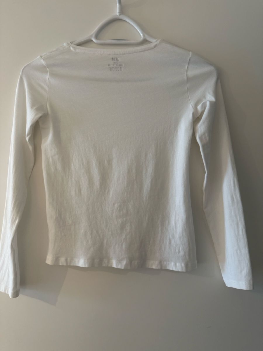H&M Chemises, T-shirts & Polos: Langarmshirt H&M Basic weiss Grösse 134/140 Baumwolle – D'occasion à Rümlang par Laufgitter01 1