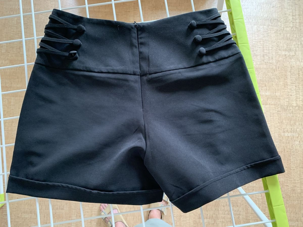 Pantaloni: Kurze Hose schwarz  Gr. 38 – Usato da wallisellen venduto da kadoja 2