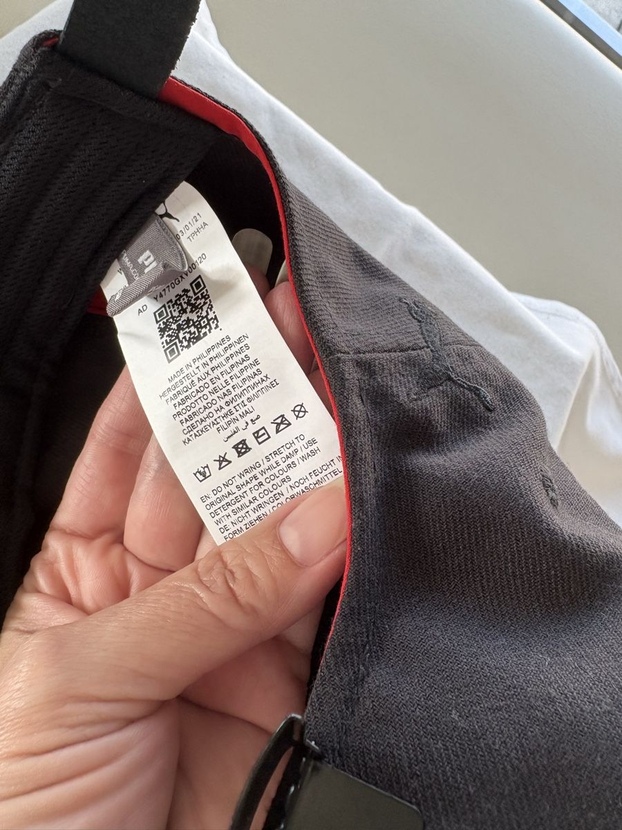 Copricapi, berretti & cappellini: Authentic new Ferrari baseball cap in deep black – Nuovo e nell'imballaggio originale da Lausanne venduto da oyu_hgg5 4