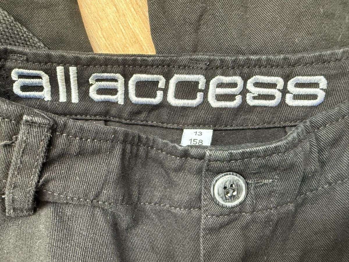 Pantaloni: Pantalon cargo noir All Access, t.158 – Usato da Tavannes venduto da Thriftshop 4