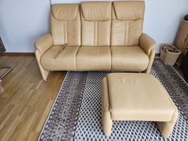 Ledersofa 3-plätzig mit Hocker, hellbraun, Top Zustand!