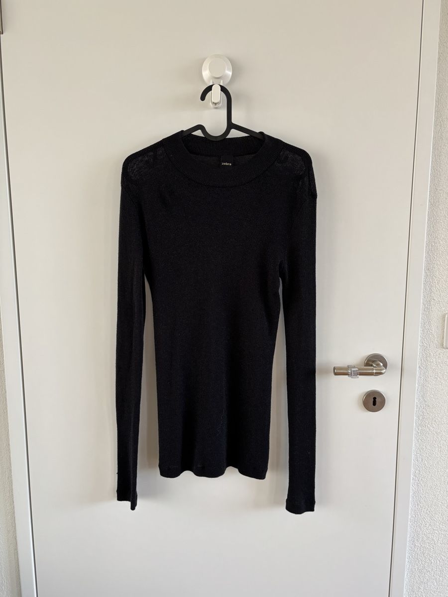 Pulls & Sweat-shirts: Schwarzes Oberteil – D'occasion à Glattpark(Opfikon) par rue_9c5p