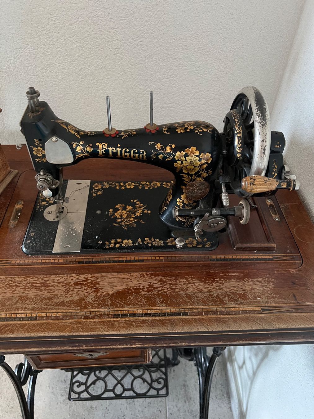 Macchine da cucire: Antike Nähmaschine – Usato da Gutenswil venduto da yvonnec58