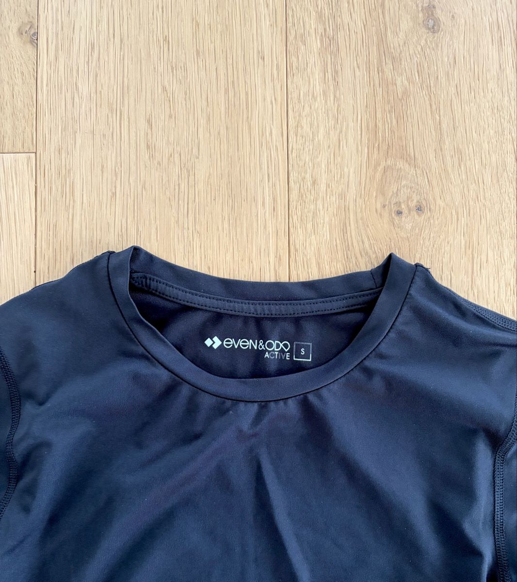 Top: Even and odd crop top  – Usato da Zürich venduto da Moremoneymoney 1