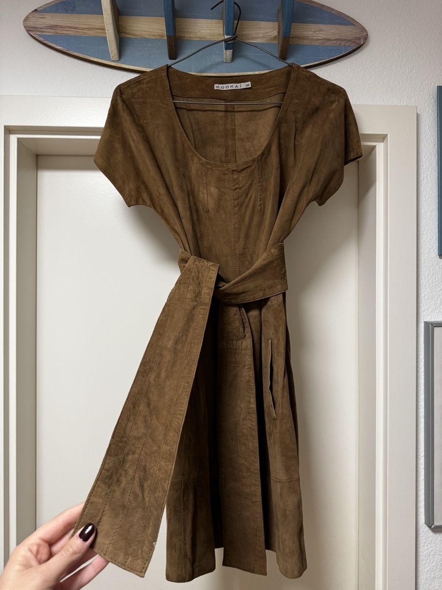 Kookai Kleider: Robe Kookai en cuir – Gebraucht aus Préverenges von mar_sk68 2