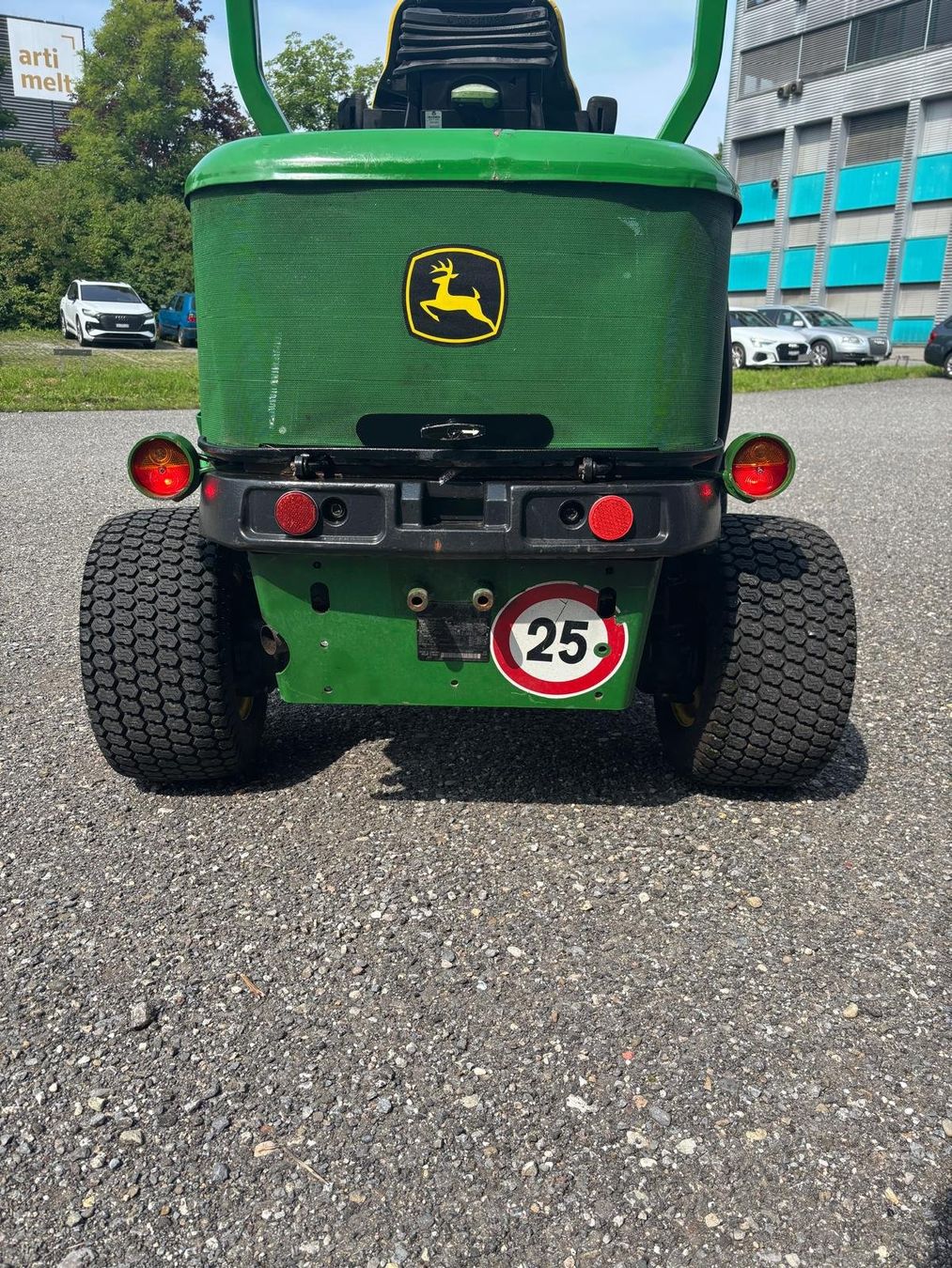 John Deere Tagliaerba: John Deere 1565 4WD Aufsitzmäher – Usato da Sursee venduto da pafu02 4