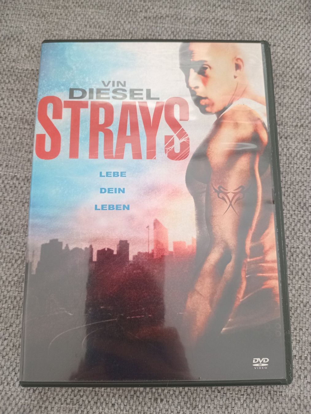 Tutti i DVDs: STRAYS - LEBE DEIN LEBEN – Usato da Zollikofen venduto da jde_72zf