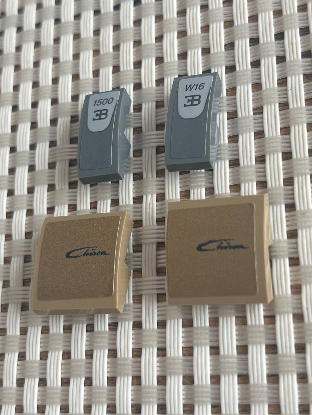 Lego Giocattoli: Lego Technik 42083 Bugatti Chiron Sticker Fliese Fliesen – Usato da Buochs venduto da Techtelmechtel
